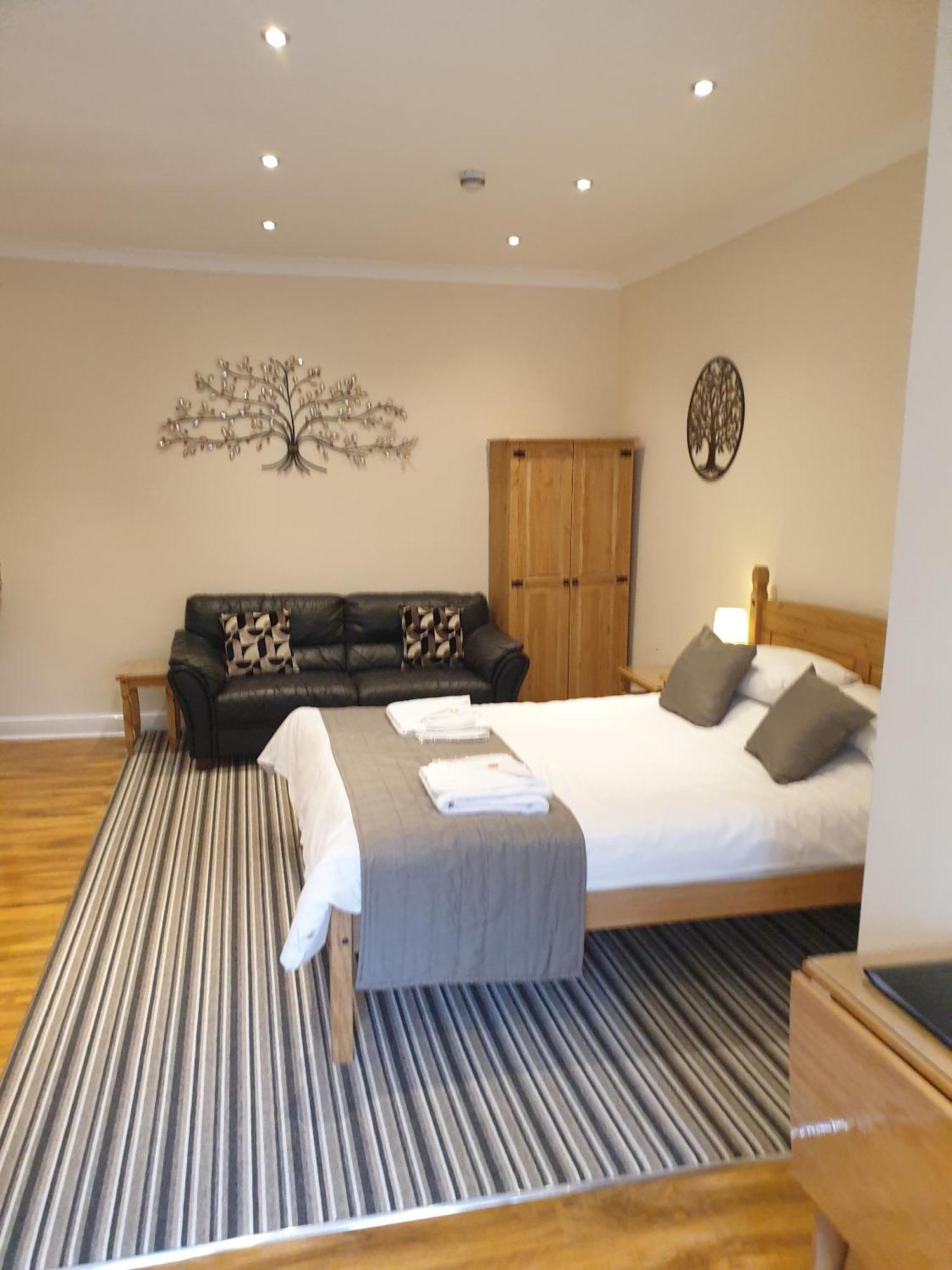 Appletorre House Holiday Flats - Pet Friendly And Private Parking Torquay Exterior photo