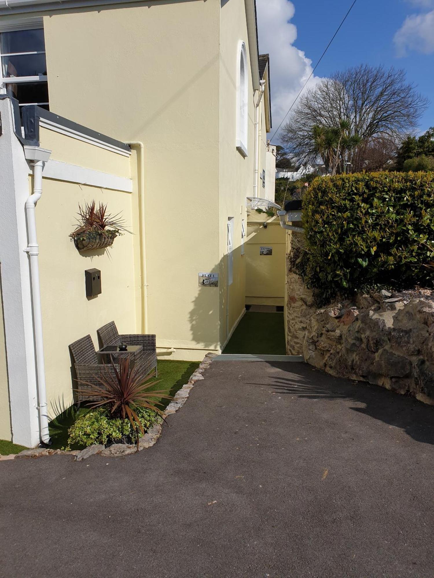 Appletorre House Holiday Flats - Pet Friendly And Private Parking Torquay Room photo