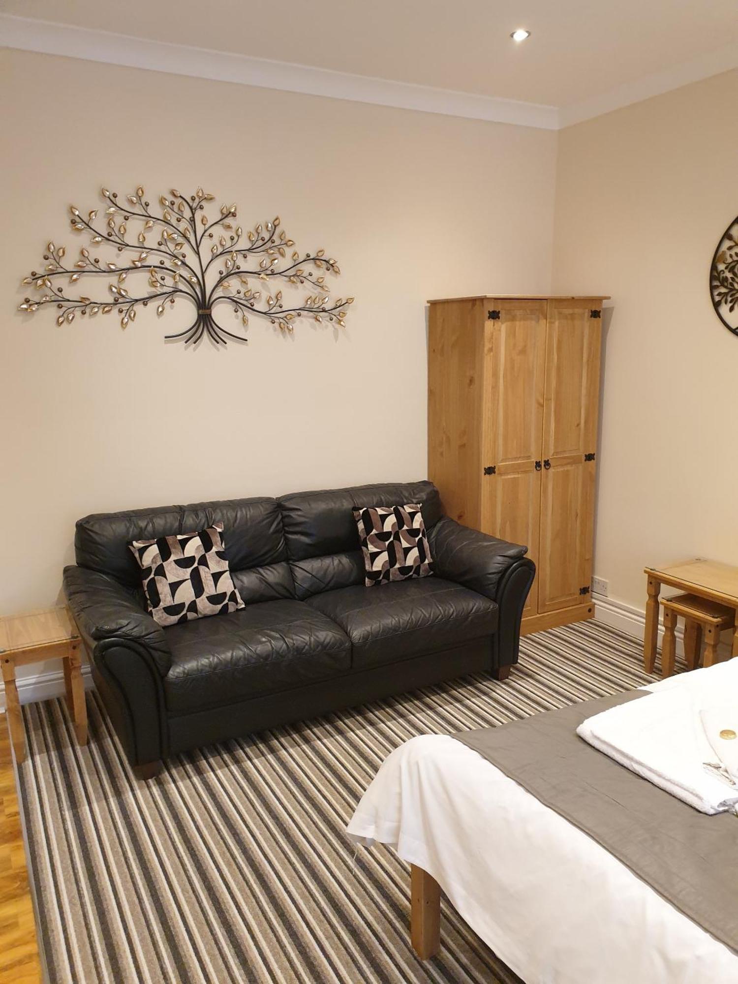 Appletorre House Holiday Flats - Pet Friendly And Private Parking Torquay Exterior photo