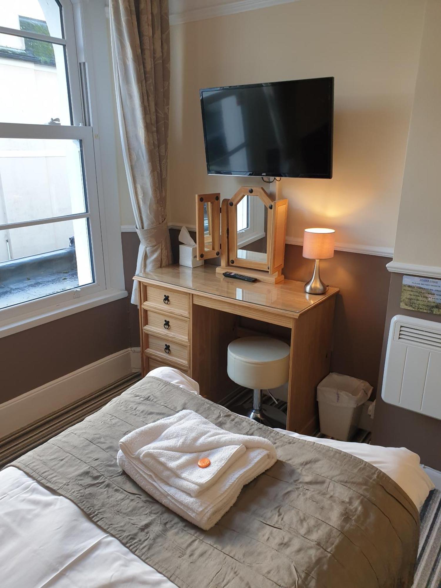 Appletorre House Holiday Flats - Pet Friendly And Private Parking Torquay Exterior photo