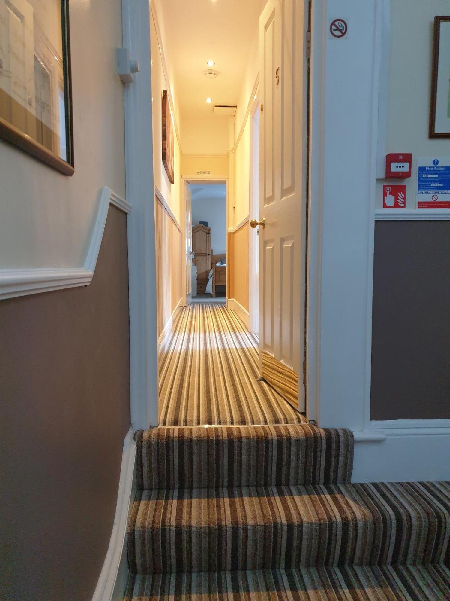 Appletorre House Holiday Flats - Pet Friendly And Private Parking Torquay Room photo