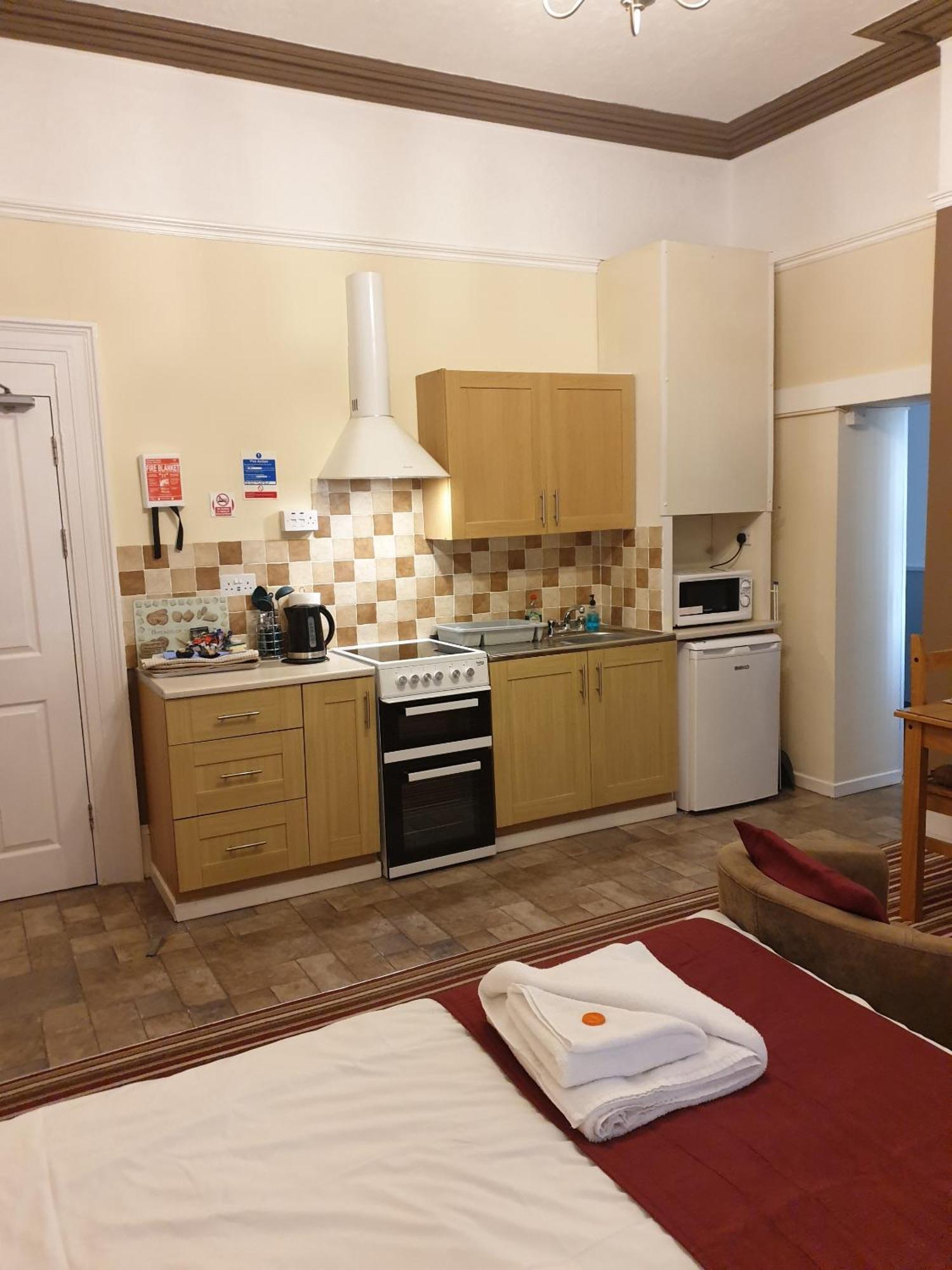 Appletorre House Holiday Flats - Pet Friendly And Private Parking Torquay Exterior photo